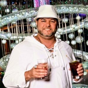 Meet your Posher, Dom